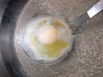 Uova sode, alla coque, in camicia: metodi e tempi di cottura - Donna Moderna